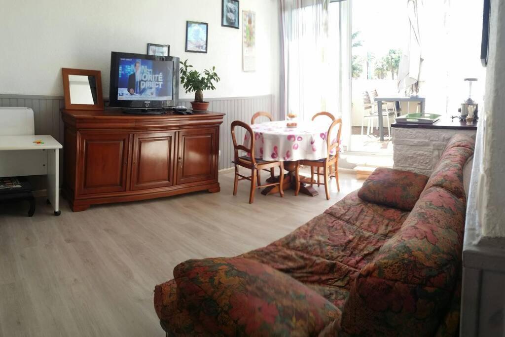 شقة Beau T2 Climatise Avec Terrasse 100M Plage سان سيبريان المظهر الخارجي الصورة